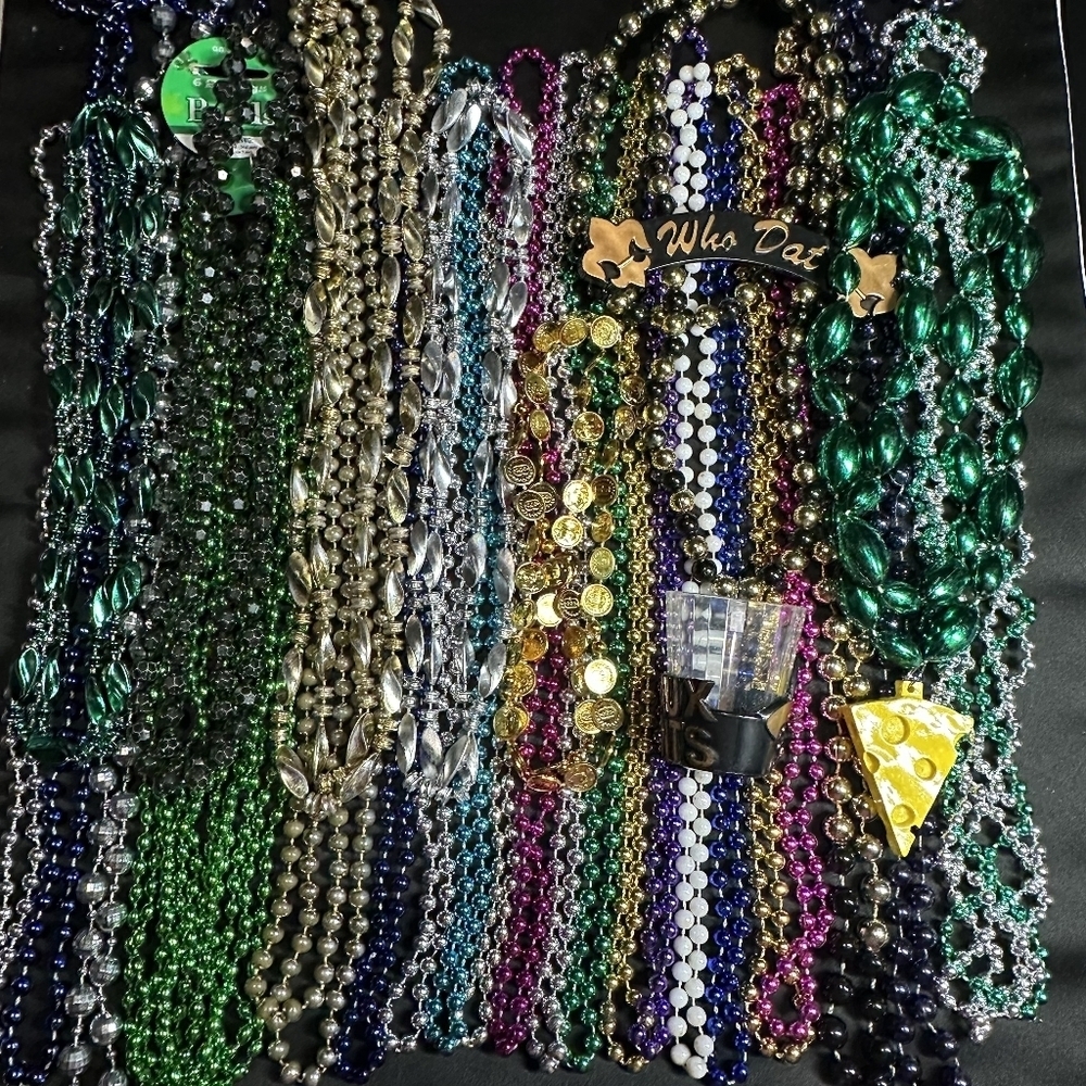 J450 Bulk Bundle of 33 Molded Bead Necklaces